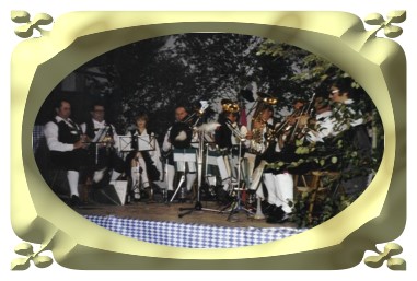 Die Langenpettenbacher Musikanten<BR>
 auf dem Weinfest 1979